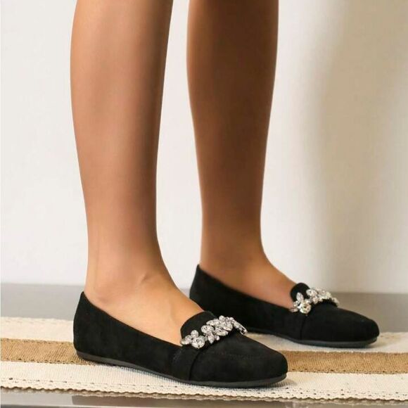 BRAND NEW WELLSFOUNTN WOMEN'S RHINESTONE DECOR  FAUX SUEDE FLAT SHOE - Picture 8 of 16